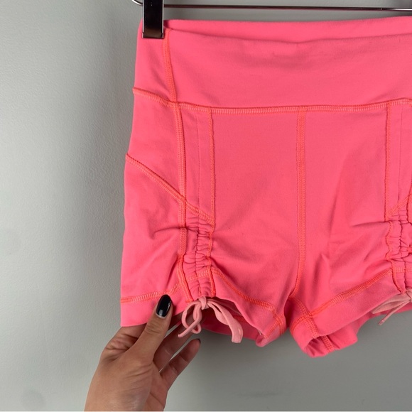 Lululemon Athletica Liberty Short in grapefruit/bleached coral color , XS or 2 - Picture 2 of 6
